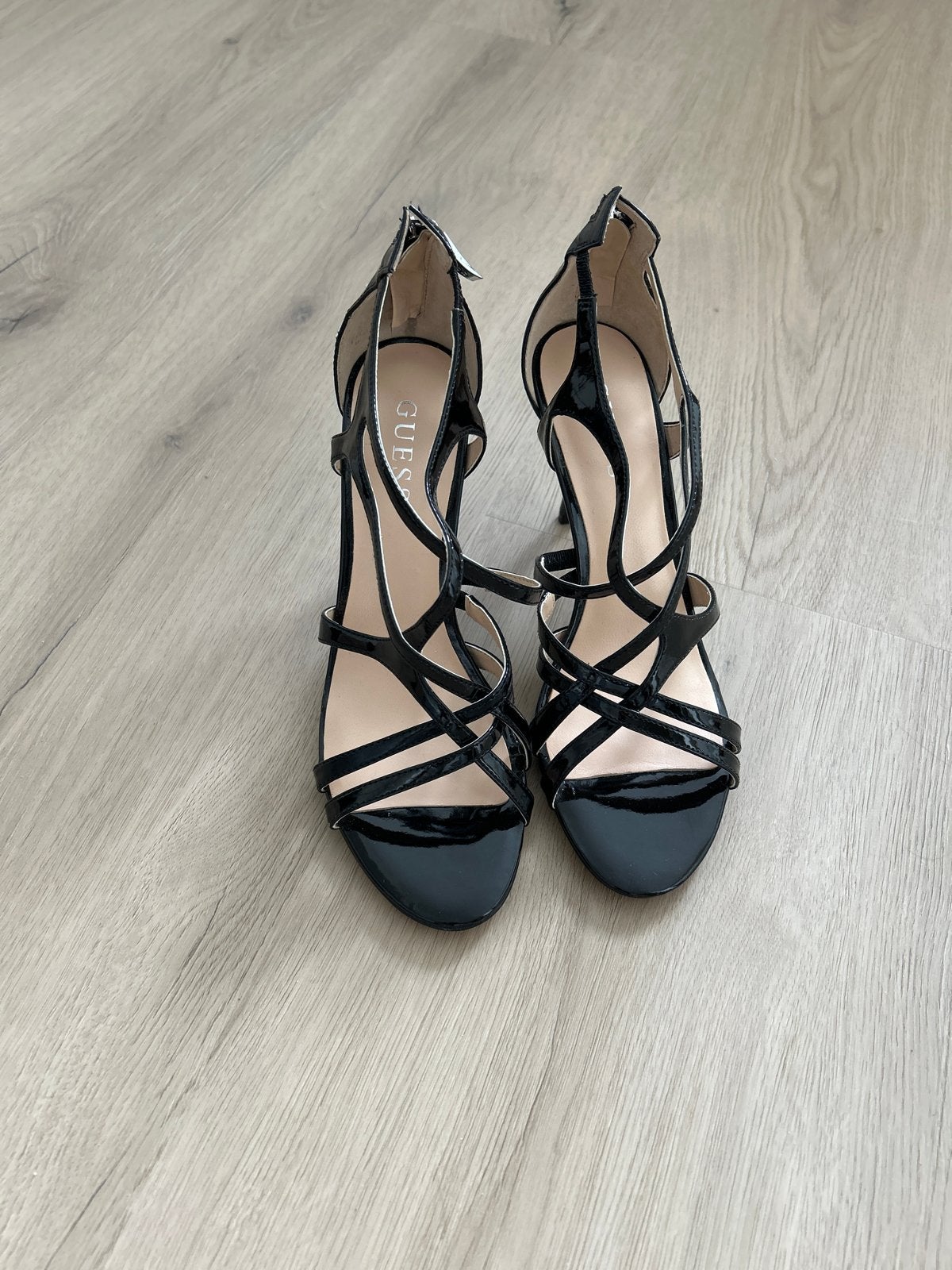 Guess Zwarte Lakleren Sandalen met Hoge Hak Maat 37, Zwart, Nieuw, Ophalen of Verzenden, Schoenen met hoge hakken