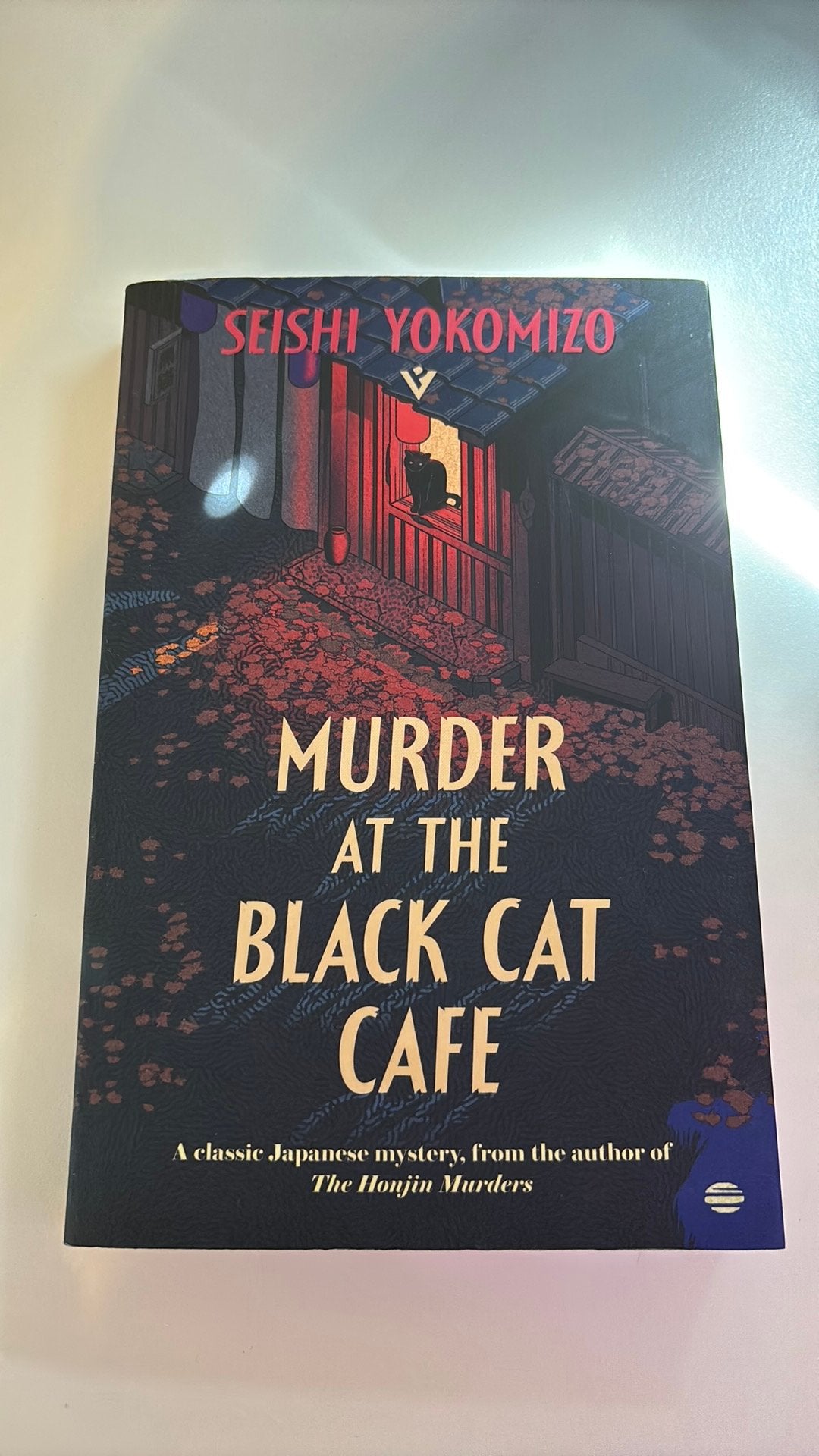 Murder at the Black Cat Cafe - Seishi Yokomizo, Ophalen of Verzenden, Zo goed als nieuw