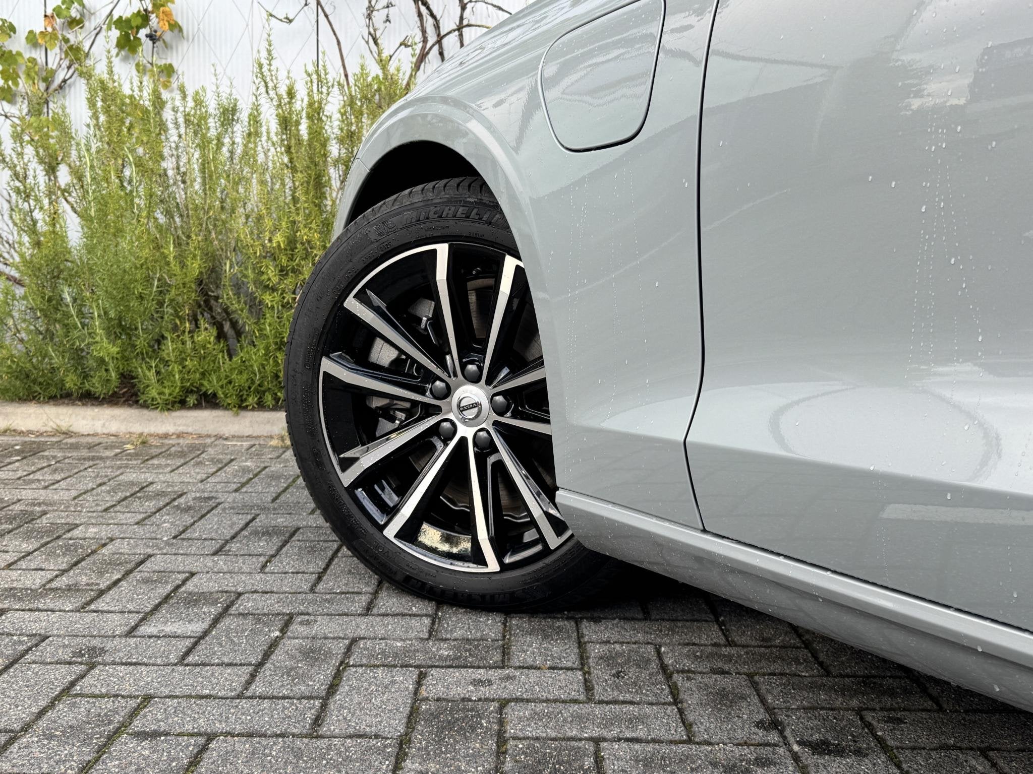 Volvo V60 2.0 T8 Plug-in Hybrid AWD Plus Dark | PHEV Long Ra, 12 maanden, Stof, Gebruikt, Euro 6