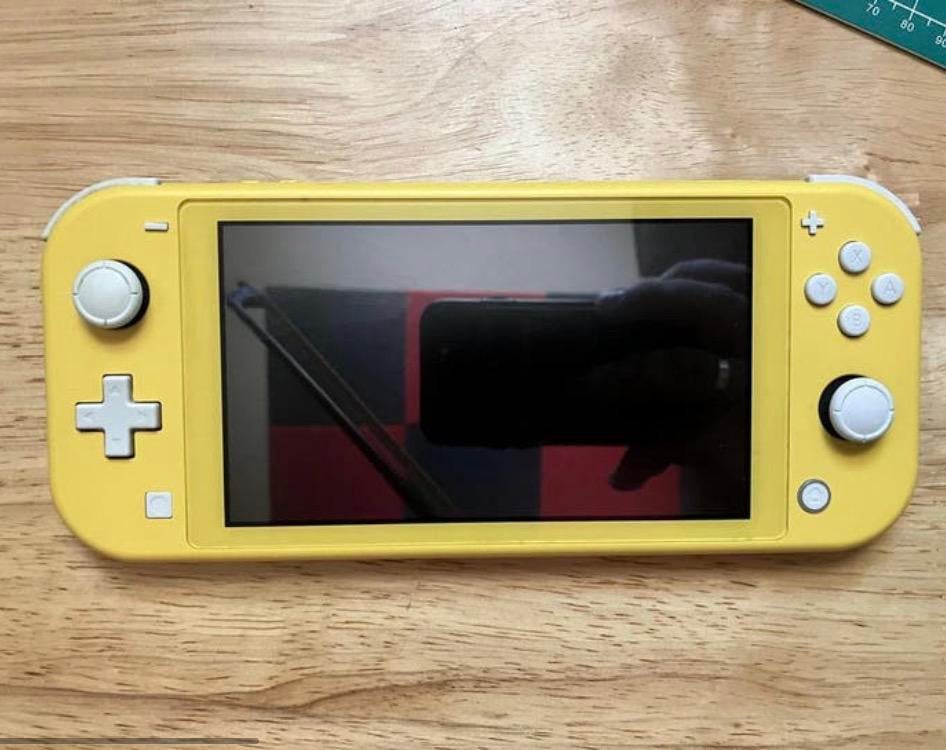 Nintendo Switch Lite geel, Spelcomputers en Games, Spelcomputers | Nintendo Switch Lite, Zo goed als nieuw, Geel, Ophalen of Verzenden
