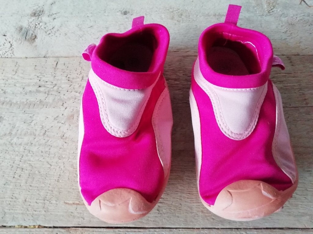 waterschoen roze maat 30, Ophalen of Verzenden, Gebruikt, Jongen of Meisje, Zwemschoenen