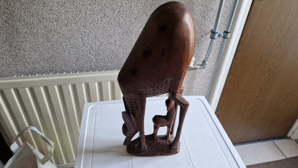 zwaar houten beeld hert met jong, Antiek en Kunst, Overige onderwerpen, Ophalen of Verzenden, 20 - 50 cm, Beeld