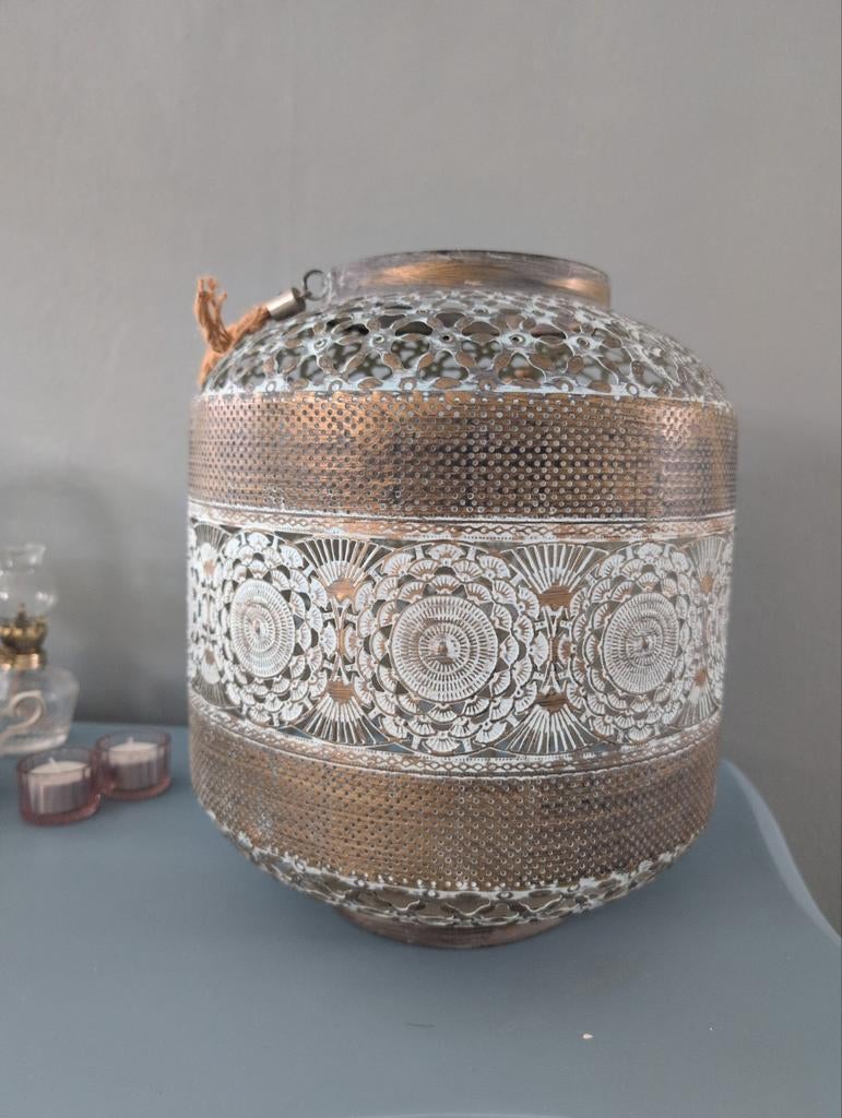 Oosterse metalen lantaarn met touw handvat, Huis en Inrichting, Woonaccessoires | Kandelaars en Kaarsen, Gebruikt, 25 tot 50 cm