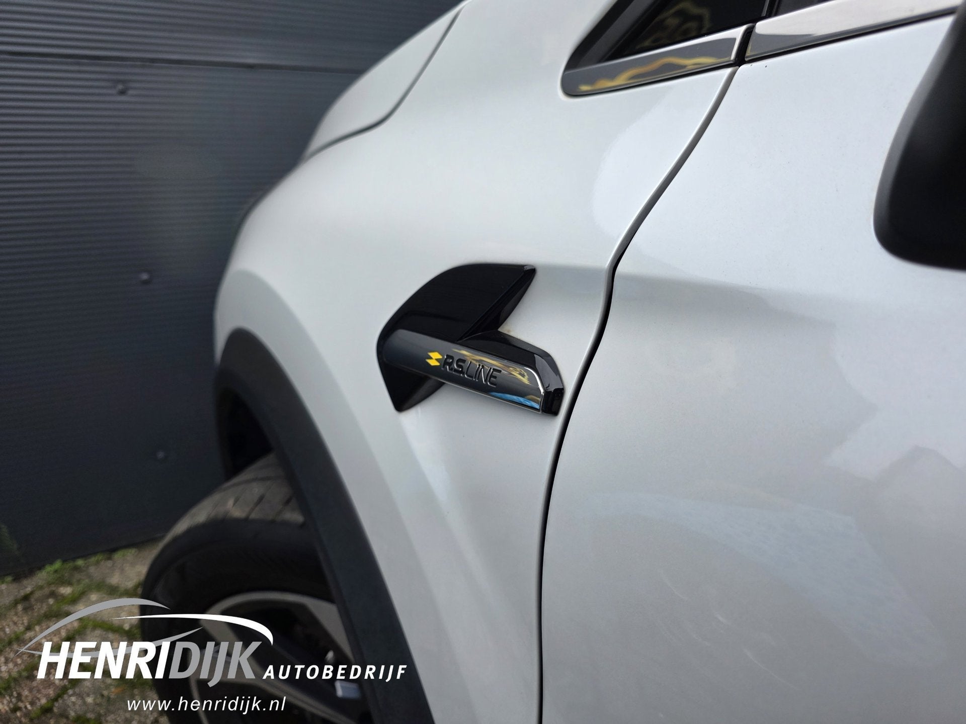 Renault Captur 1.6 E-Tech Hybrid 145 R.S. Line Navi / Camera, Auto's, 145 pk, Gebruikt, Zwart, Leder en Stof