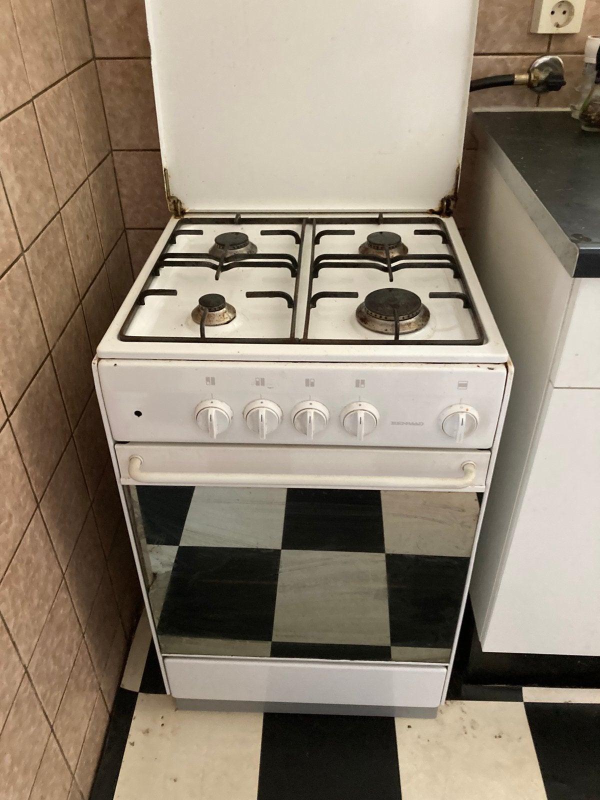 Gratis af te halen gasfornuis met oven, Witgoed en Apparatuur, Fornuizen, Ophalen, Gebruikt, 4 kookzones, Gas