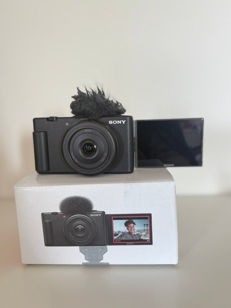 Sony ZV-1F Vlogcamera – Zo goed als nieuw + accessoires, Audio, Tv en Foto, Accu, Ophalen of Verzenden, Zo goed als nieuw, Sony