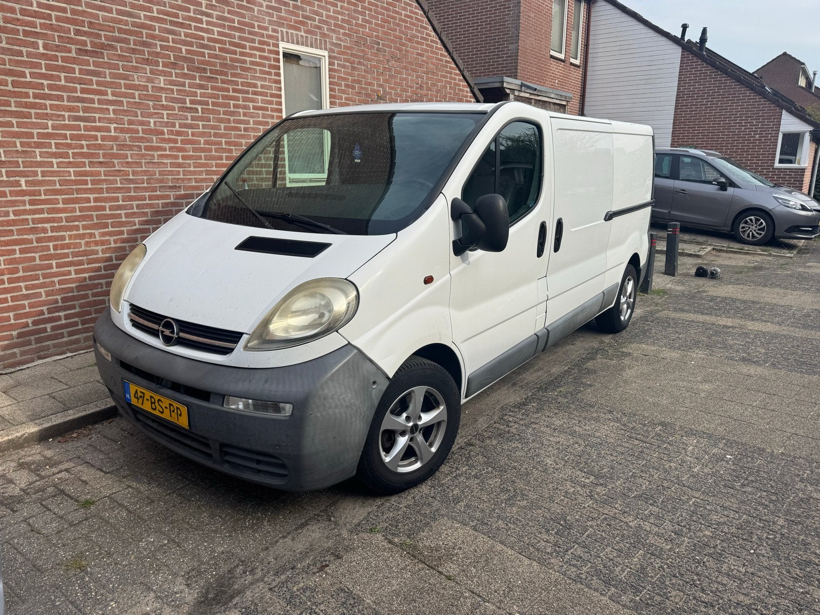 Opel Vivaro 1.9 DTI 2.9T L2h1 2005 228.000 NAP dubbel schuif, Auto's, Voorwielaandrijving, 4 cilinders, Wit, Origineel Nederlands
