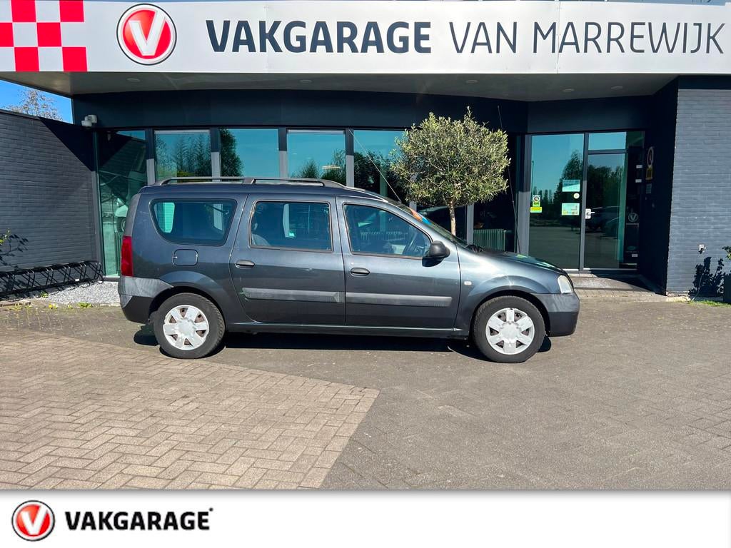 Dacia Logan MCV 1.6-16V Lauréate, Auto's, Stof, Gebruikt, 4 cilinders, 635 kg