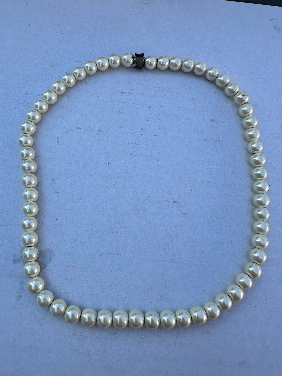 Elegante glasparels ketting met magneetsluiting, Ophalen of Verzenden, Gebruikt, Wit, Overige materialen