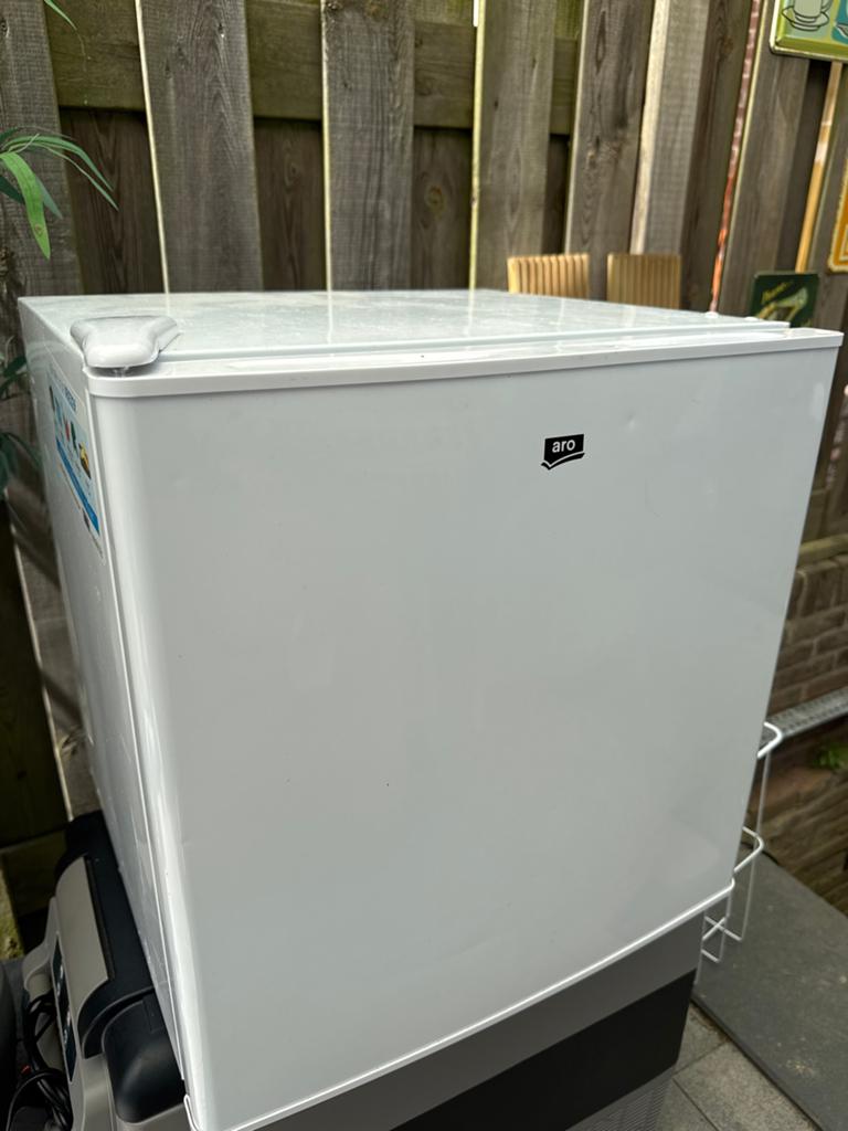 Compacte ARO vriezer MZ46W - Ideaal voor extra vriesruimte, Ophalen, Minder dan 85 cm, 45 tot 60 cm, Met vriesvak