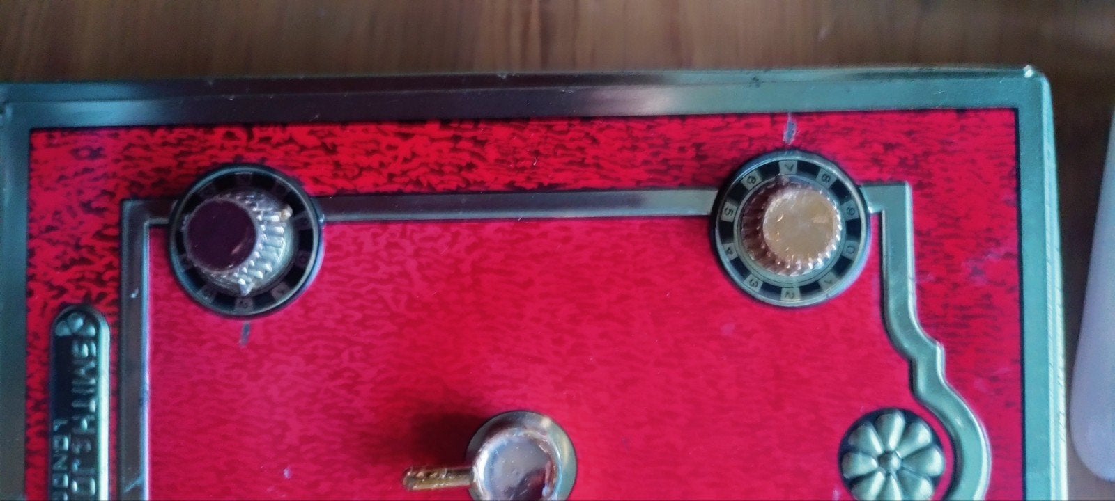 Vintage Smith & Johnson spaarpot kluisje rood/goud, Ophalen of Verzenden, Gebruikt