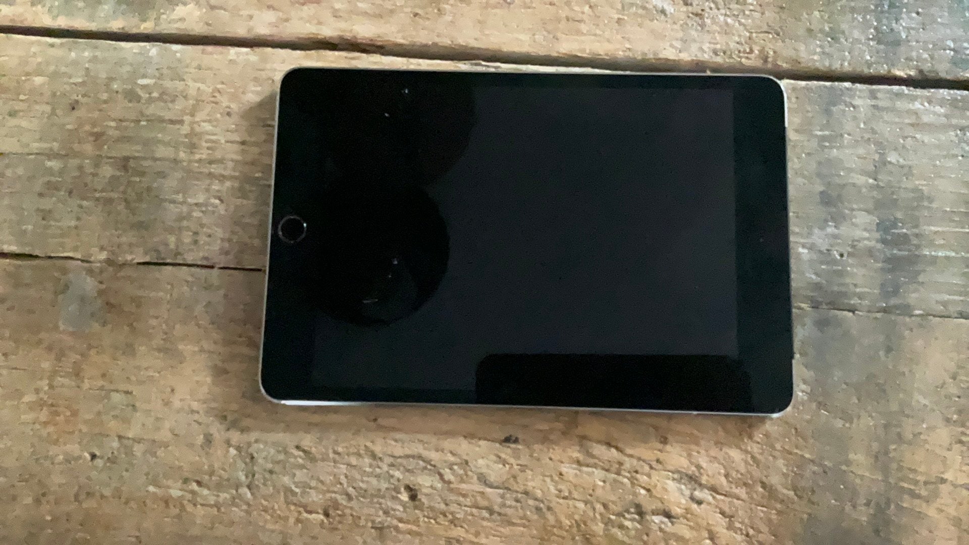 Foto 6 van Apple iPad mini 4 - Goede staat, scherm onbeschadigd