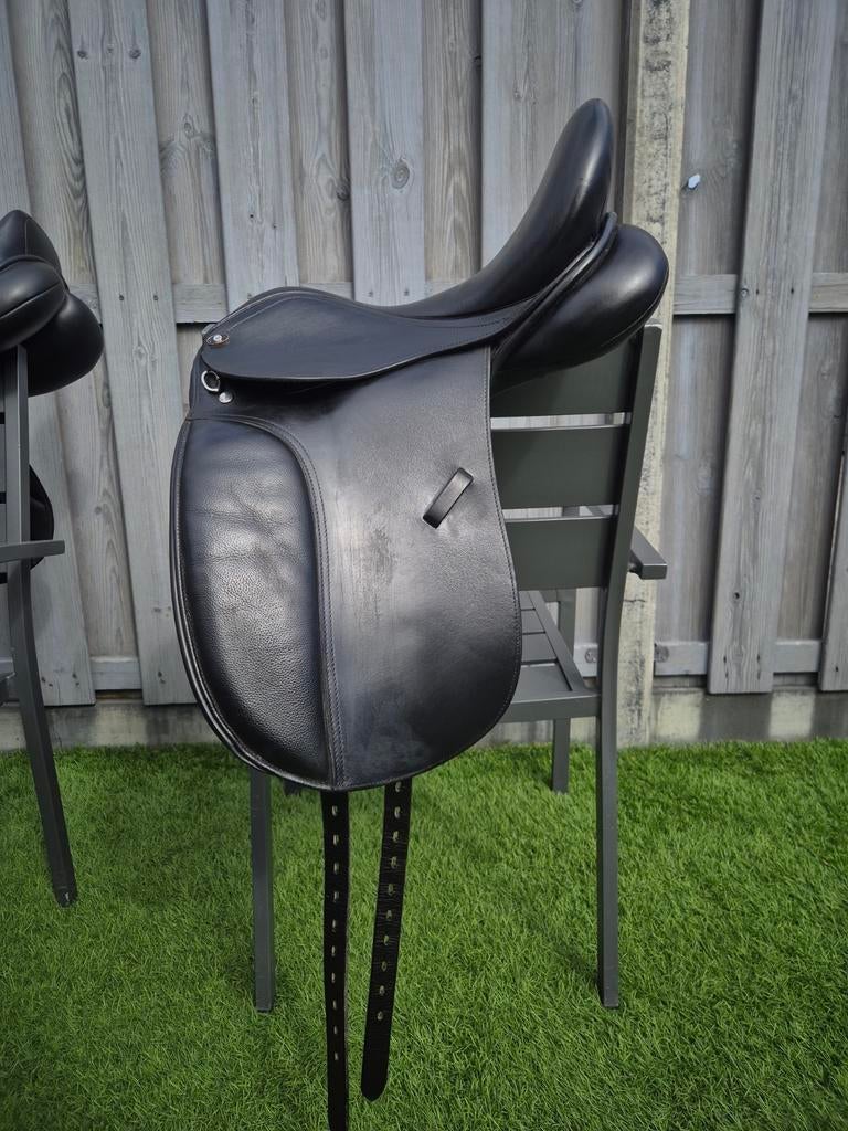 15 1/2 inch spring en dressuurzadel leder, Dieren en Toebehoren, Paarden en Pony's | Zadels, Ophalen of Verzenden, Dressuur