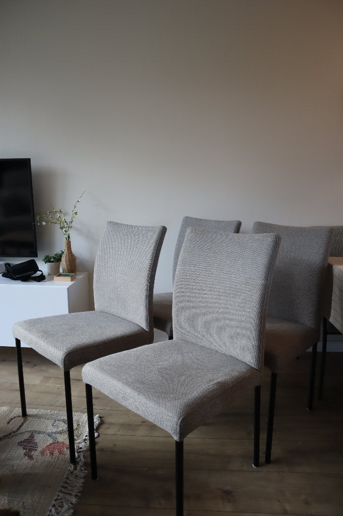 Nauwelijks gebruikt - Pronto eetkamerstoelen grijs 4 stuks, Ophalen, Zo goed als nieuw, Grijs, Stof
