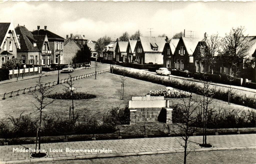 Middelharnis, Louis Bouwmeesterplein - auto - 1963? gelopen, Ophalen of Verzenden, 1960 tot 1980, Gelopen, Zeeland