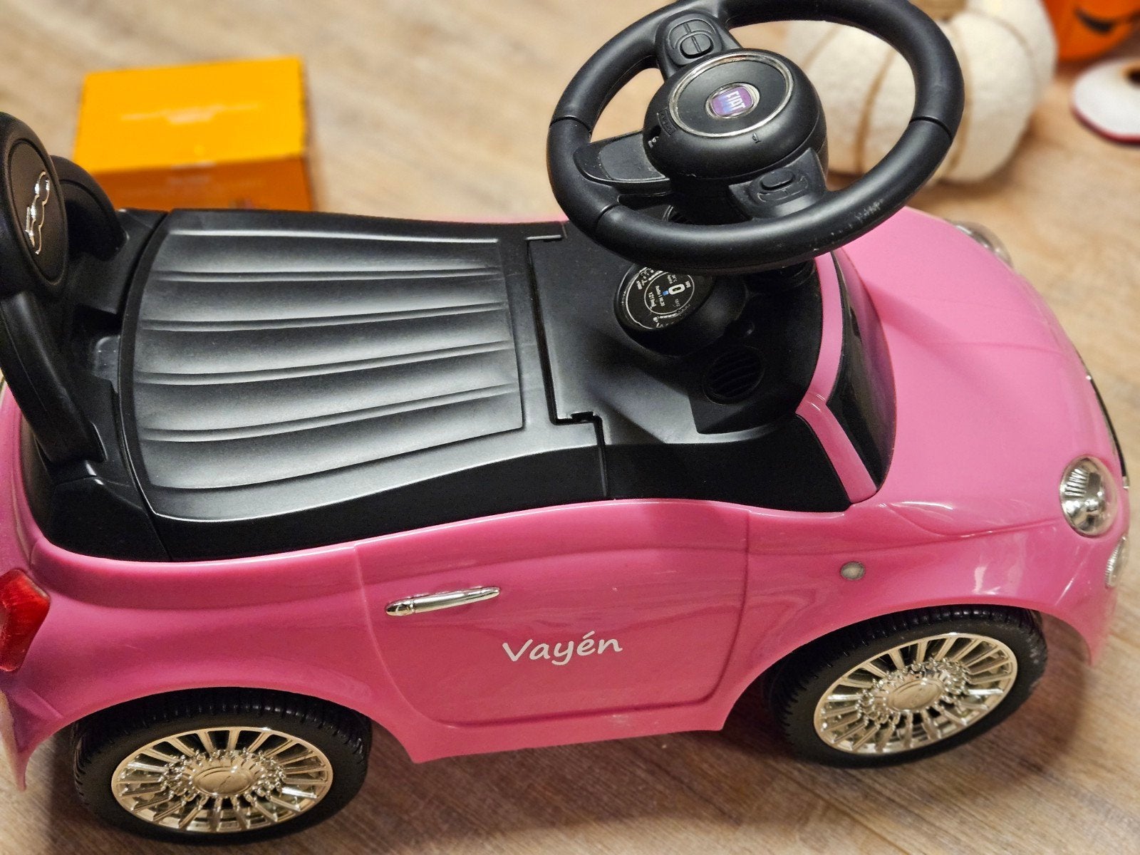 Nette roze loopauto (Fiat 500) - naam is te verwijderen, Ophalen of Verzenden, Gebruikt