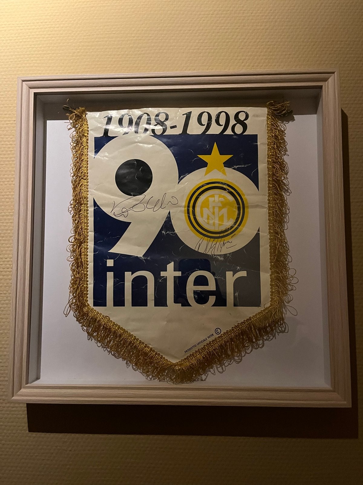 Inter Milan Vaantje 1908-1998 gesigneerd R9 & Djorkaeff, Ophalen of Verzenden, Gebruikt, Buitenlandse clubs, Vaantje of Sjaal