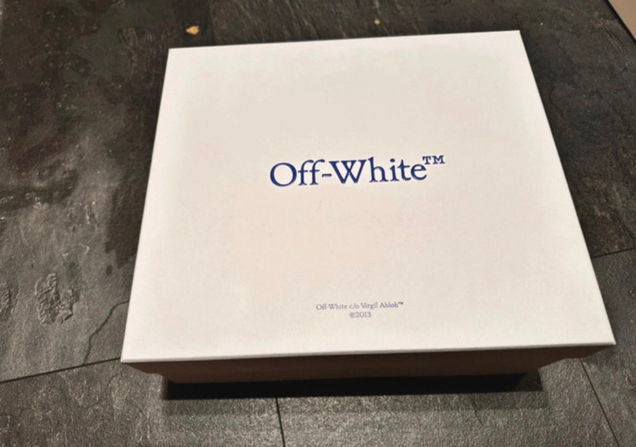Off-white sneqkers mieuw maar 37, Ophalen of Verzenden, Zo goed als nieuw, Wit, Sneakers of Gympen