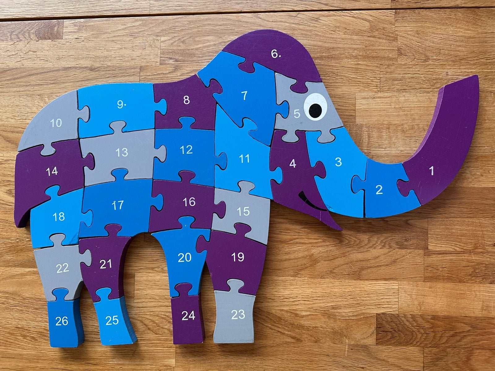 BS Toys Houten Olifant Puzzel A-Z & 1-26, 40x60cm, 2 tot 4 jaar, 10 tot 50 stukjes, Ophalen of Verzenden, Zo goed als nieuw
