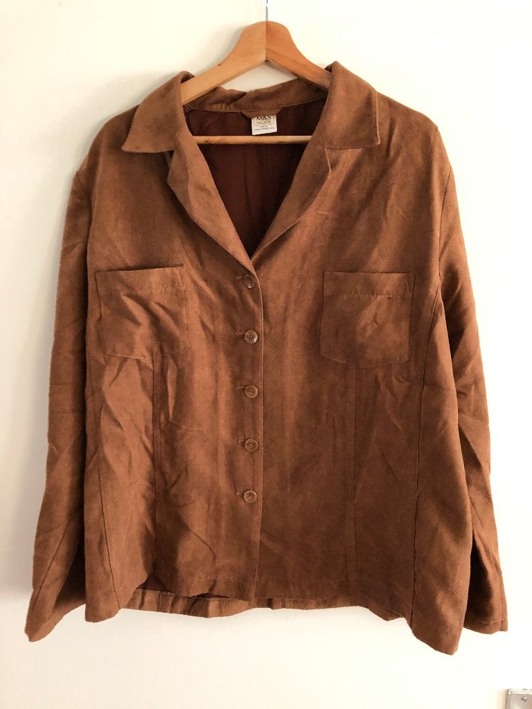 Te koop moii suede setje.(z.g.a.n.), Kostuum of Pak, Maat 42/44 (L), Ophalen of Verzenden, Zo goed als nieuw