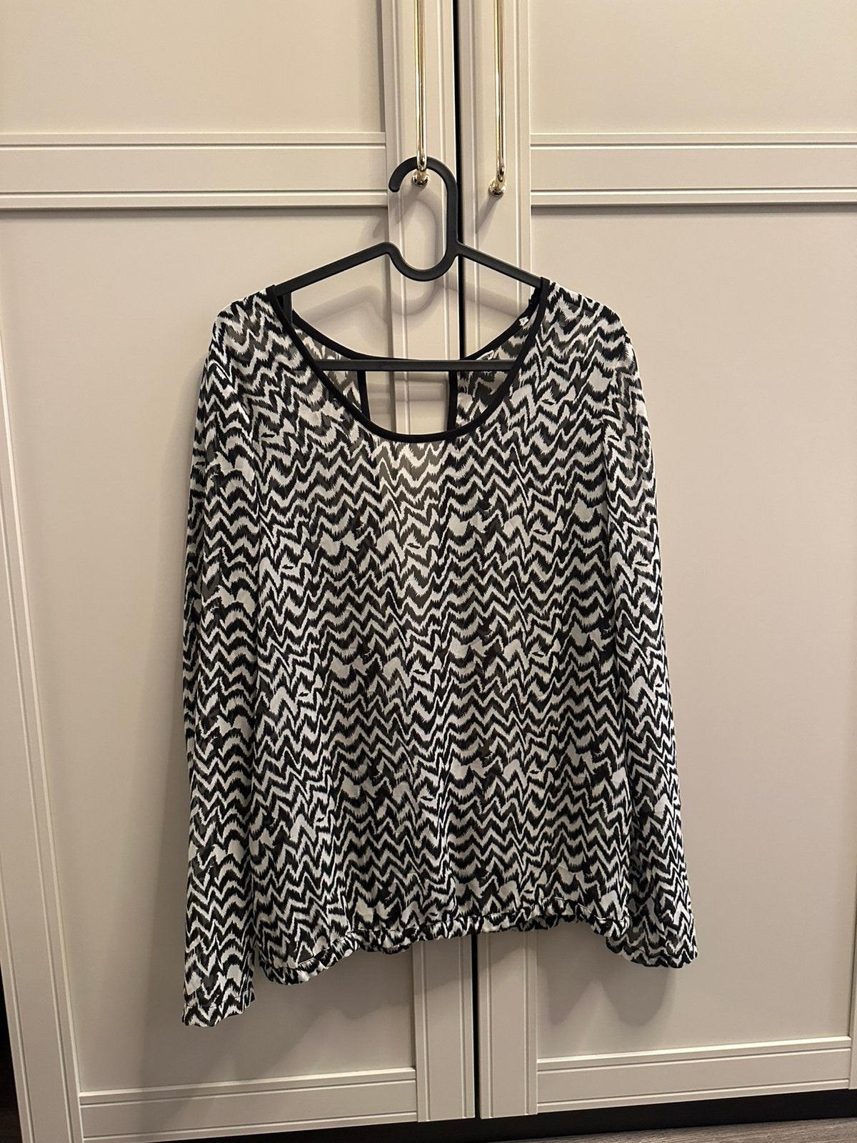 Hele leuke top zwart wit met open rug M blouse lange mouwen, Maat 38/40 (M), Zwart, Nieuw, Ophalen of Verzenden