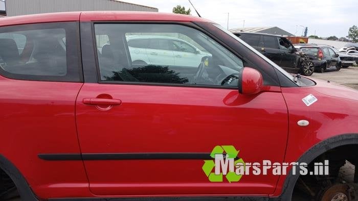 Portier 2Deurs rechts van een Suzuki Swift, Gebruikt, -, Deur, -