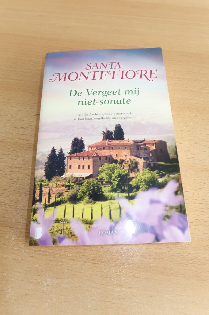 Boek De vergeet mij niet-sonate van Santa Montefiore, Ophalen of Verzenden, Zo goed als nieuw, Santa Montefiore