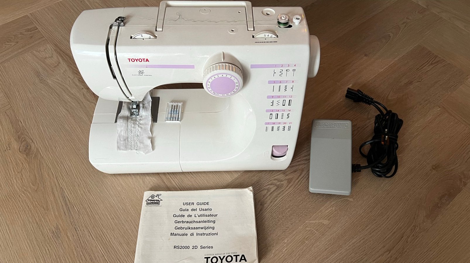 Naaimachine Toyota Model SE05 RS2000 series, Ophalen, Gebruikt, Naaimachine, Overige merken