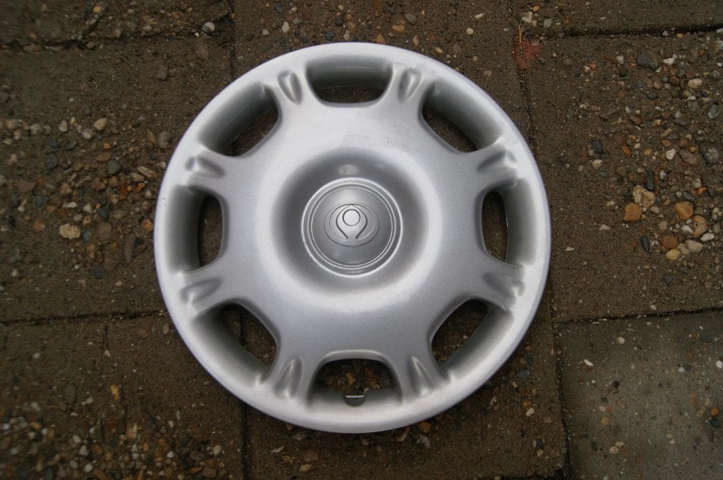 1 losse originele wieldop Mazda 323 13 inch (Model 3), Auto diversen, Wieldoppen, Ophalen of Verzenden, Gebruikt