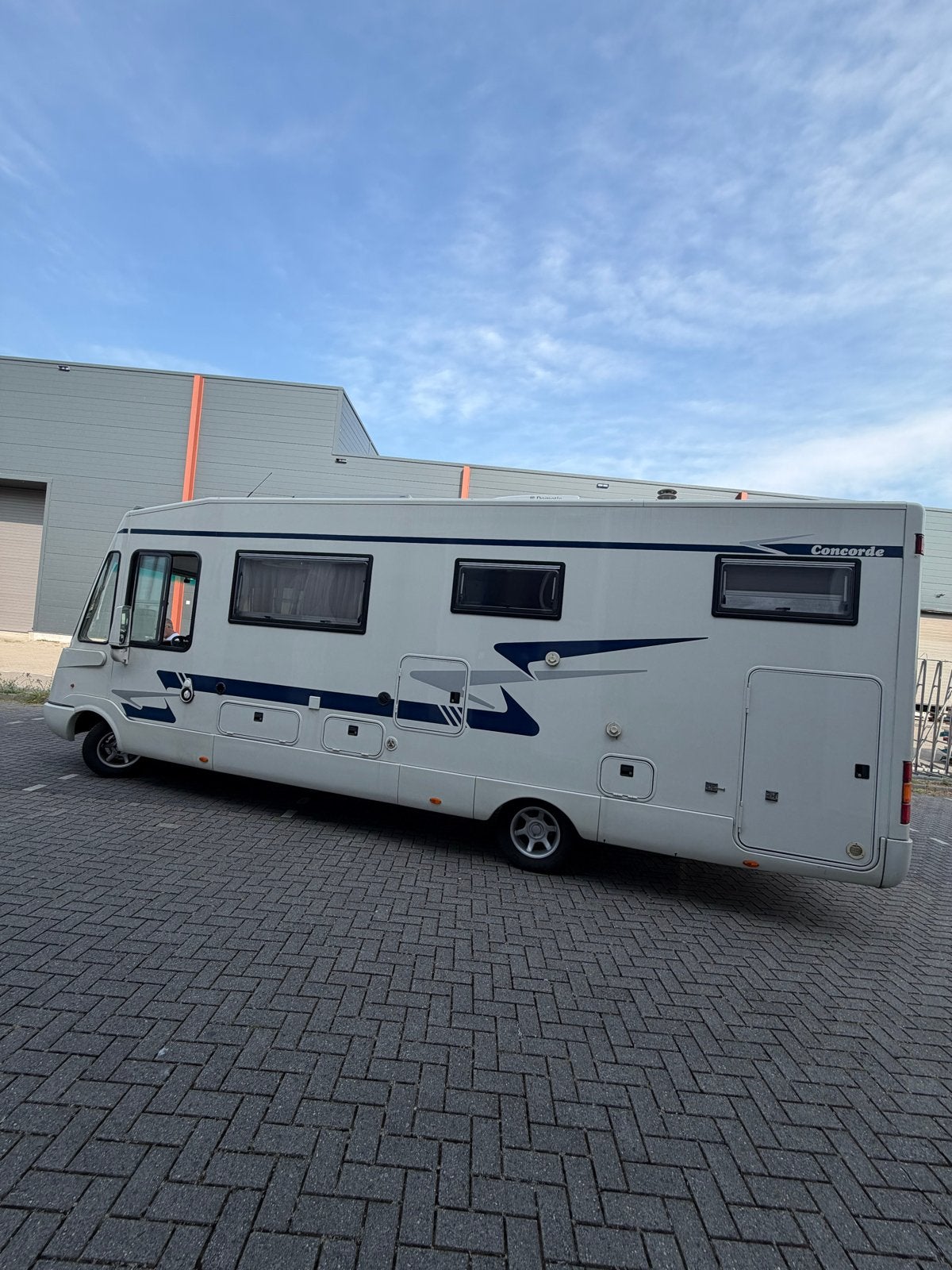 Concorde Integraal Camper - Luxe en Ruim, Integraal, Concorde, Vloeistofverwarming, 7 tot 8 meter