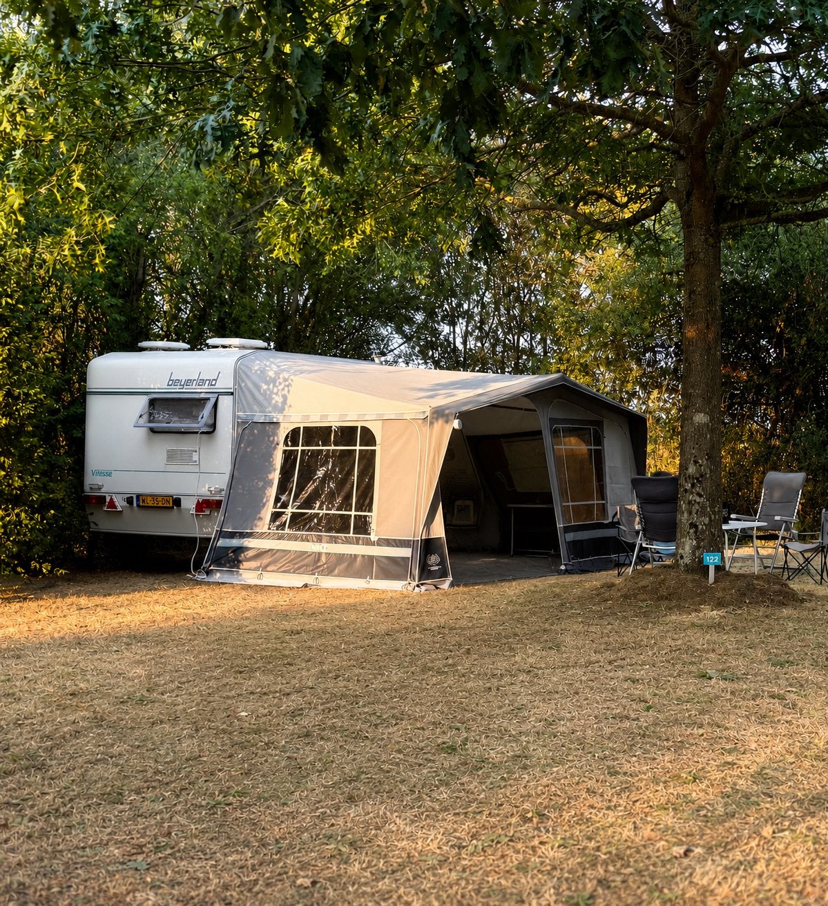 Beyerland Vitesse Caravan met voortent en luifel.  1994, Vast bed, Treinzit, 750 - 1000 kg, Particulier