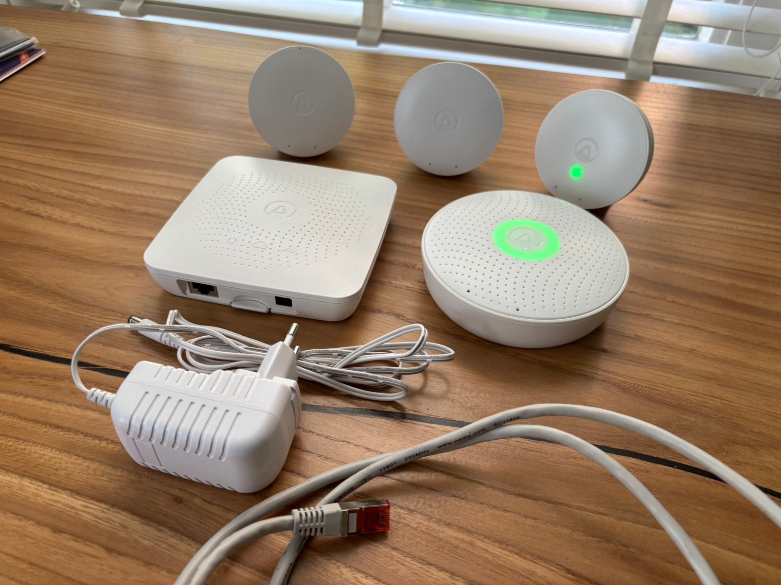 Airthings: Luchtkwaliteit Systeem met Radonmeting, Ophalen of Verzenden, Zo goed als nieuw