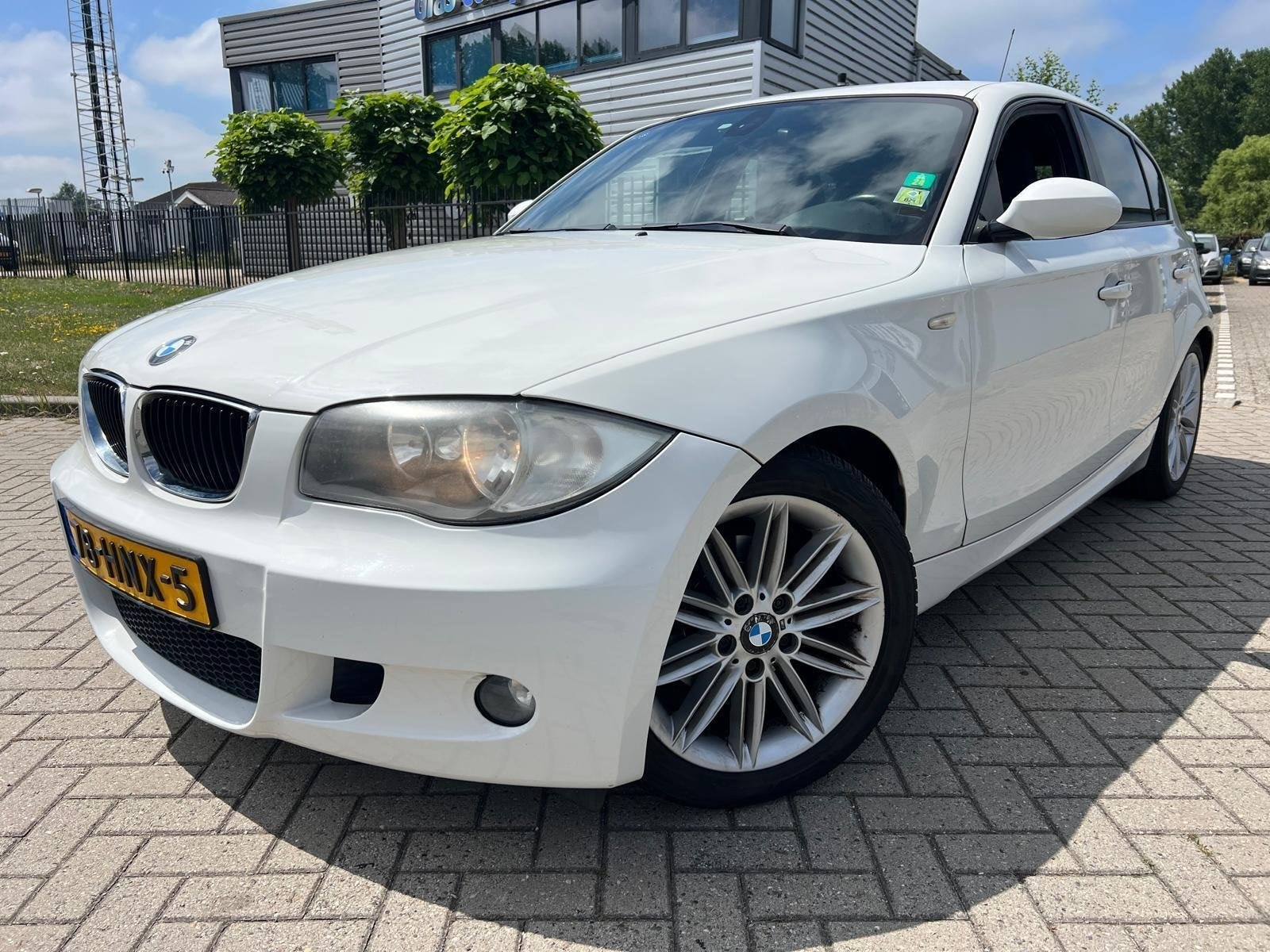 BMW 1-serie 118i High Executive M-Pakket 5DRS Leer Clima, 1-Serie, Achterwielaandrijving, Zwart, Leder en Stof
