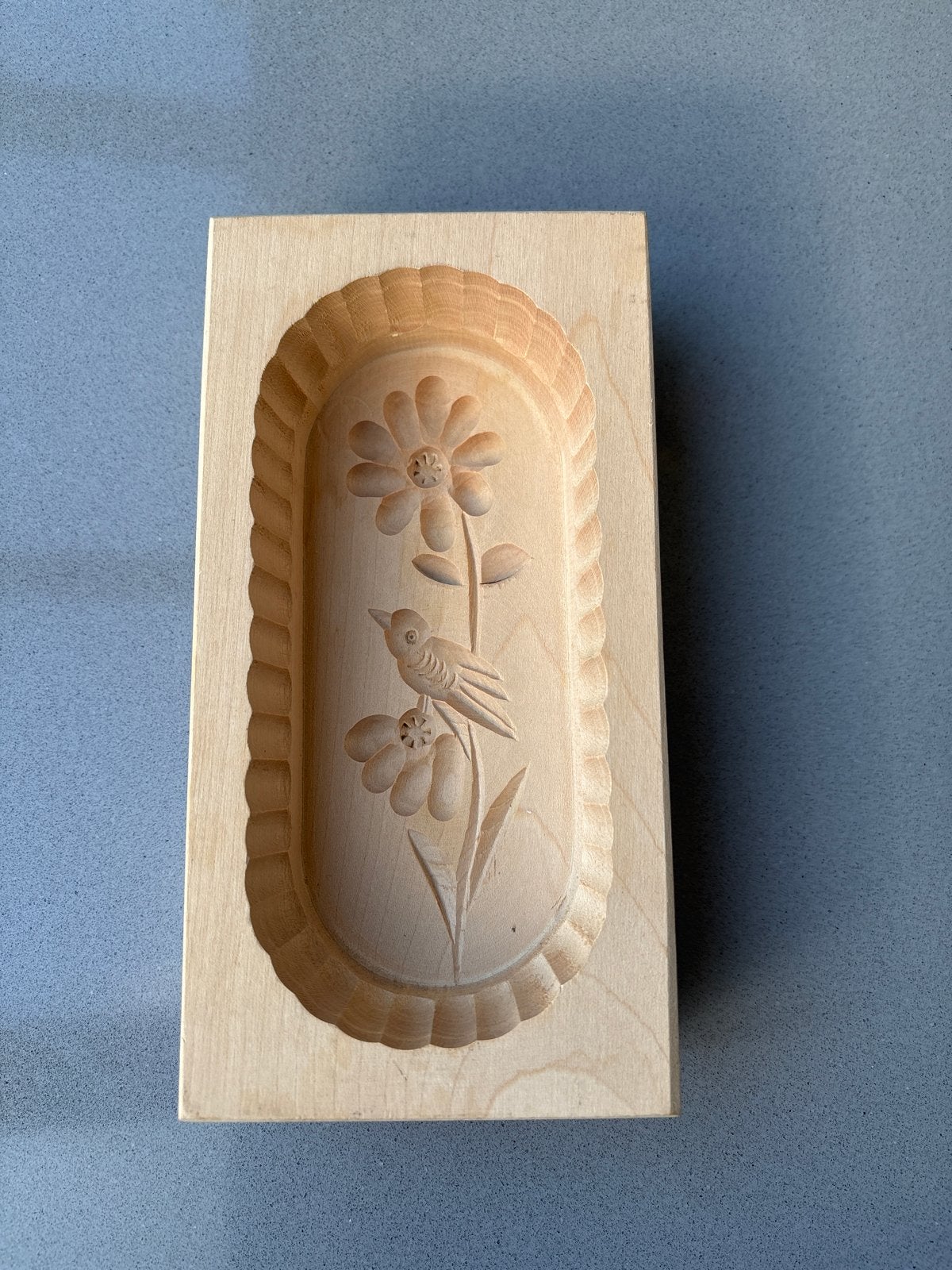 Houten handgemaakte botermal met bloemen en vogelmotief, Antiek en Kunst, Ophalen of Verzenden