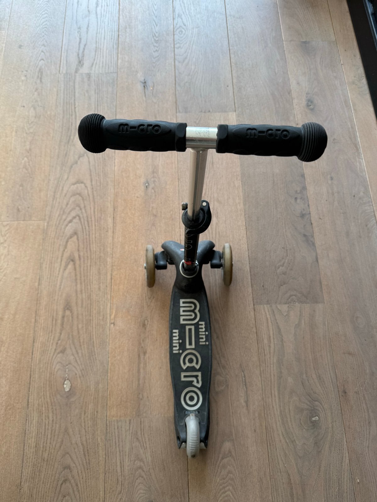Mini Micro Kinderstep Zwart met Lichtgevende Wielen, Fietsen en Brommers, Ophalen of Verzenden, Gebruikt, Gewone step