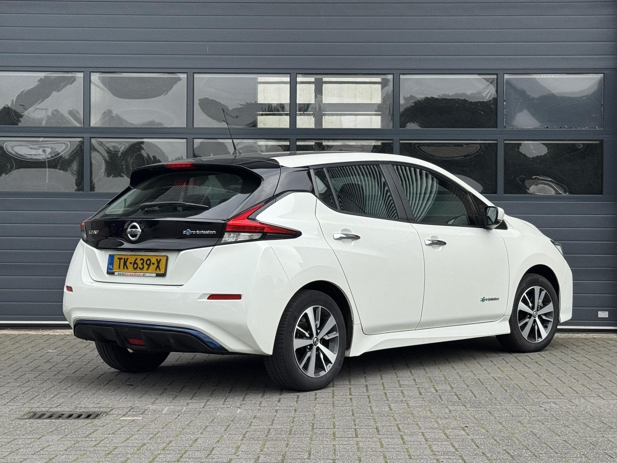 NISSAN LEAF ACENTA 40 kWh I AUTOMAAT I APPLE CARPLAY I P-CAM, Auto's, Stof, Gebruikt, Huisgarantie, Wit