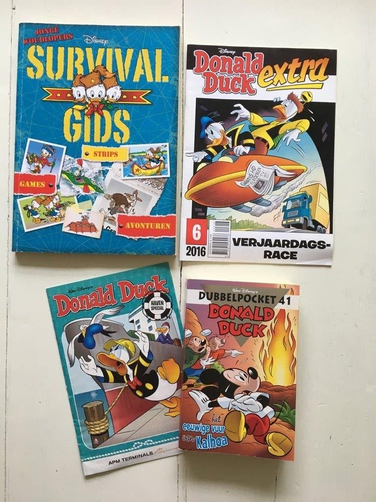 Donald Duck pocket 41, Survivalgids en extra’s, Walt Disney, Ophalen of Verzenden, Zo goed als nieuw, Meerdere stripboeken