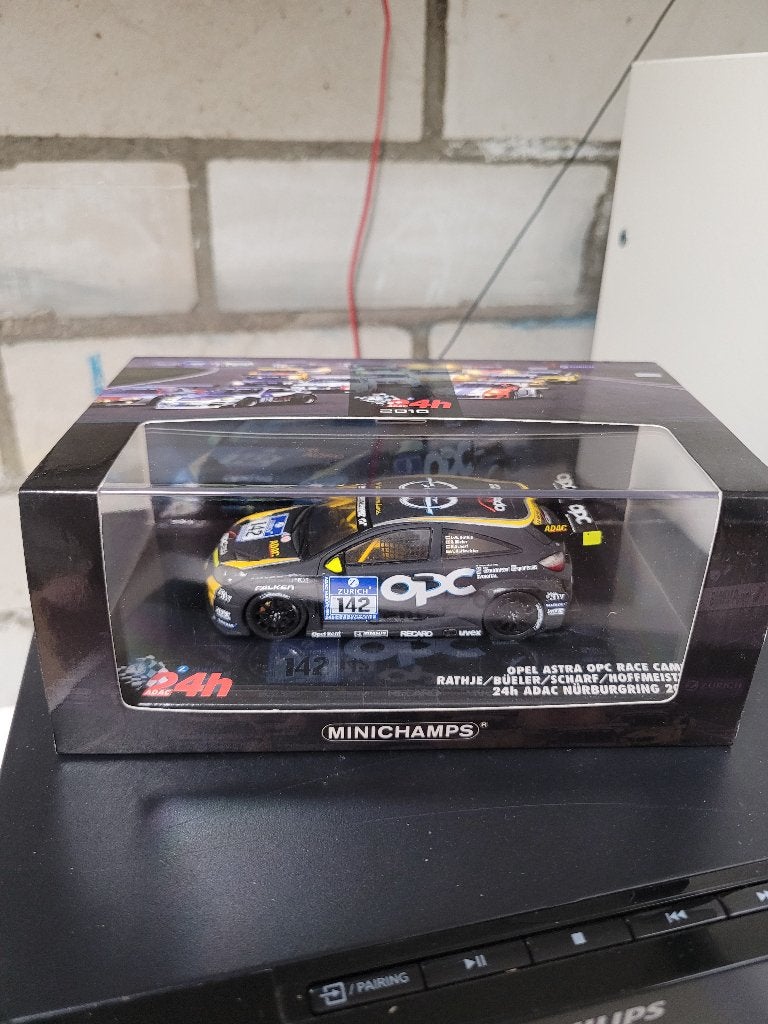 opel astra opc race camp nr 142 minichamps 1:43, Hobby en Vrije tijd, Modelauto's | 1:43, Zo goed als nieuw, Auto, MiniChamps