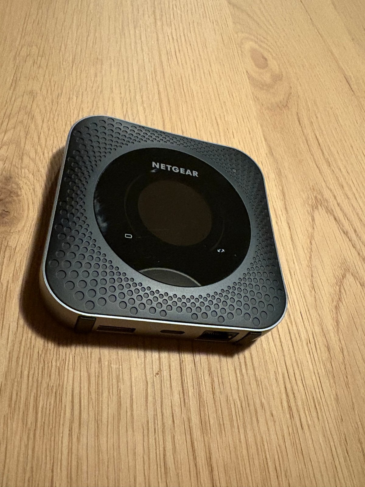 Netgear Nighthawk M1 Mobiele Router - Goede Staat, Ophalen of Verzenden, Zo goed als nieuw, Router met modem