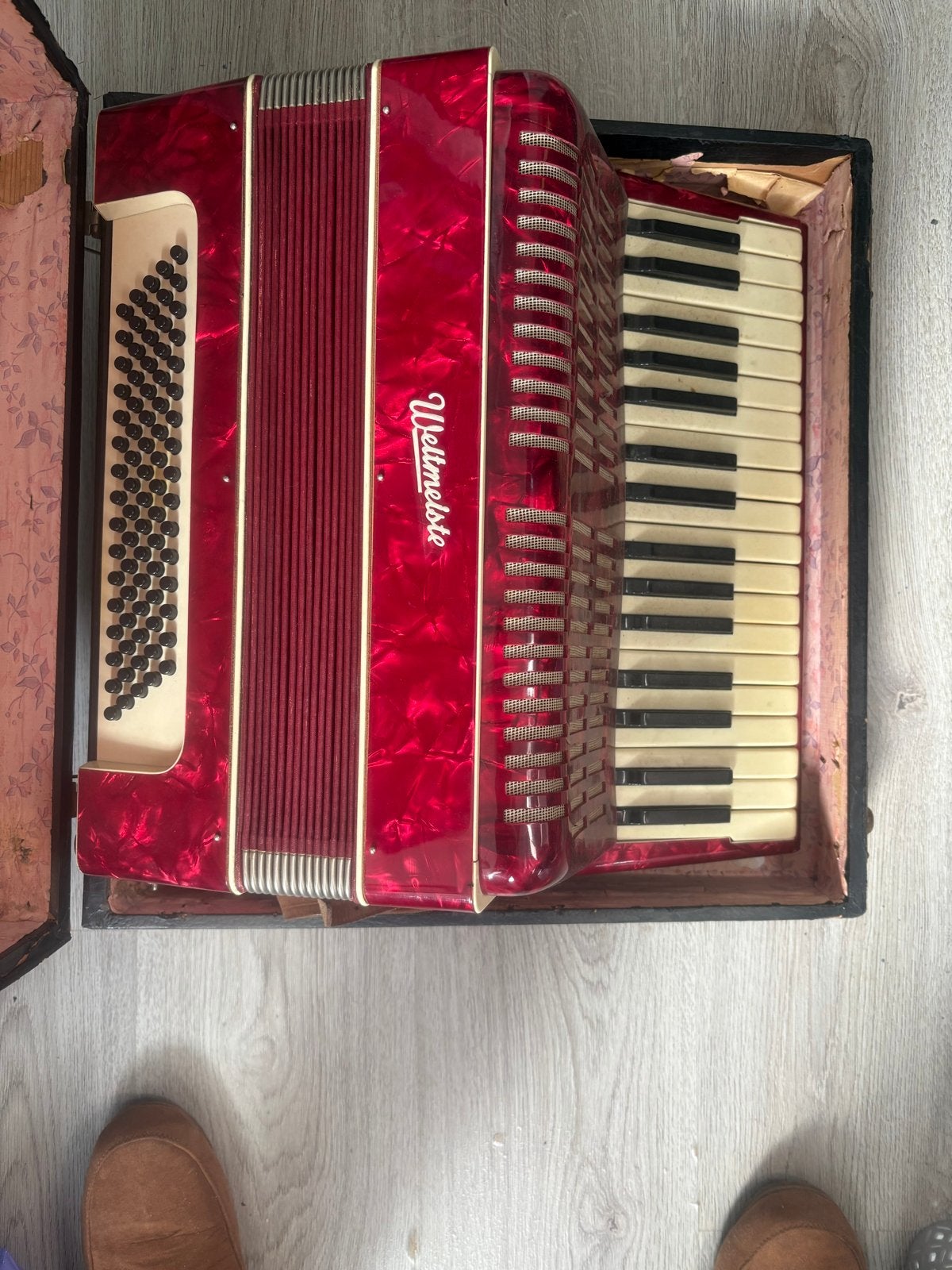 Weltmeister Toetsaccordeon - Rood, met koffer, Muziek en Instrumenten, Gebruikt, Overige formaten, Met koffer, Weltmeister
