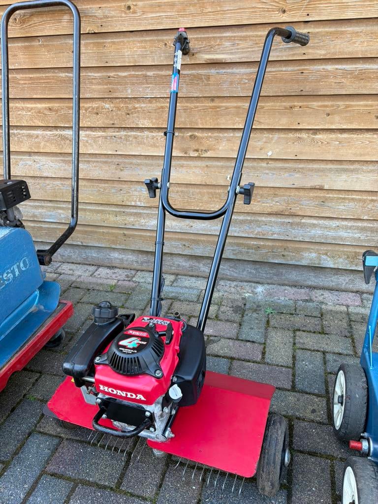 Te huur! Honda FG200 verticuteerder/ontmosser,Machineverhuur, Tuin en Terras, Grasmaaiers, Zo goed als nieuw, 50 cm of meer, Ophalen