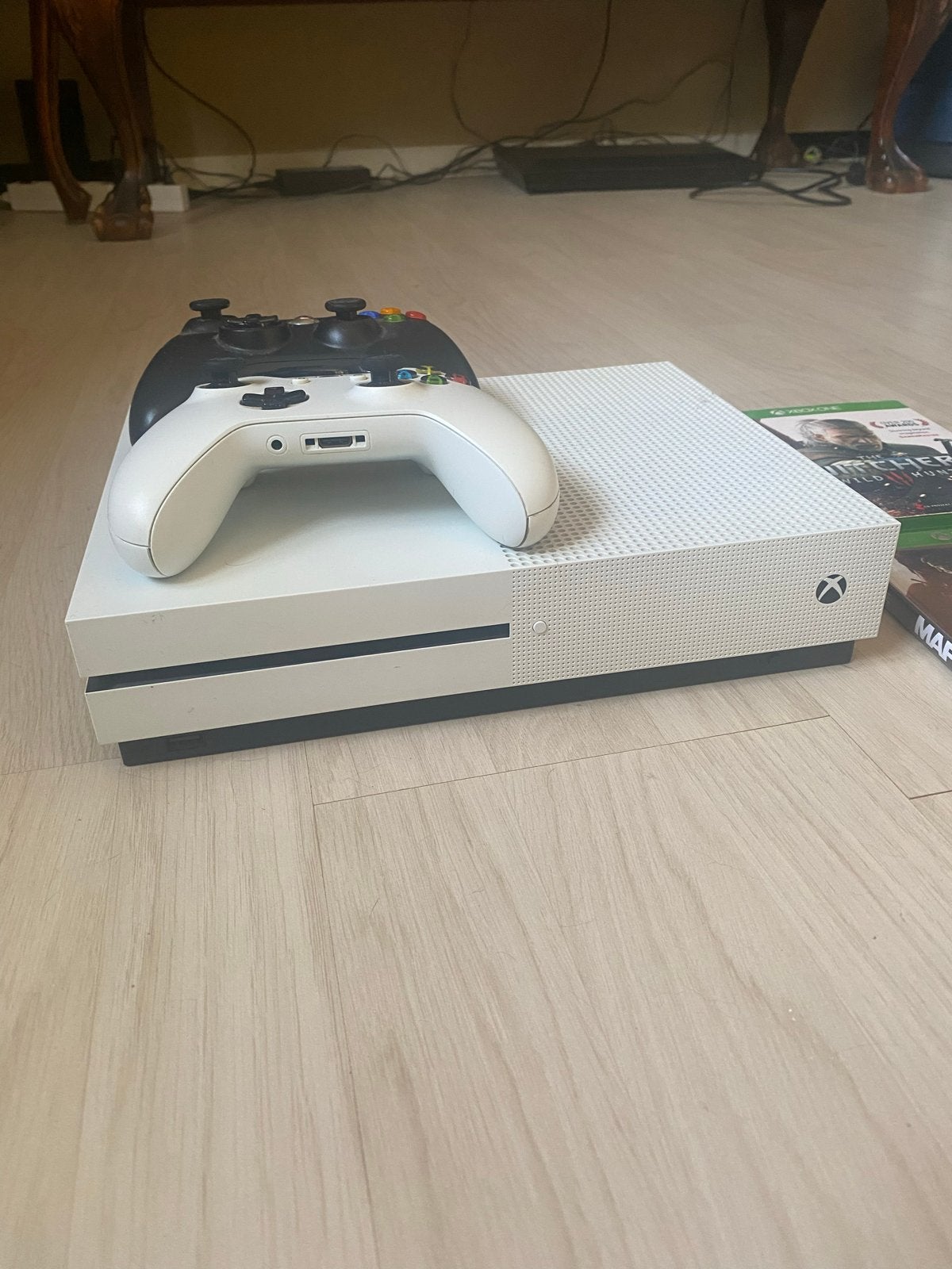 Xbox One S met 2 controllers en 2 games, Ophalen, Online, Vanaf 18 jaar, 1 speler