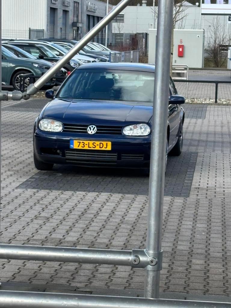 GEZOCHT! Golf 4 2003 voorbumper (LB5N), Ophalen of Verzenden, Volkswagen, Bumper