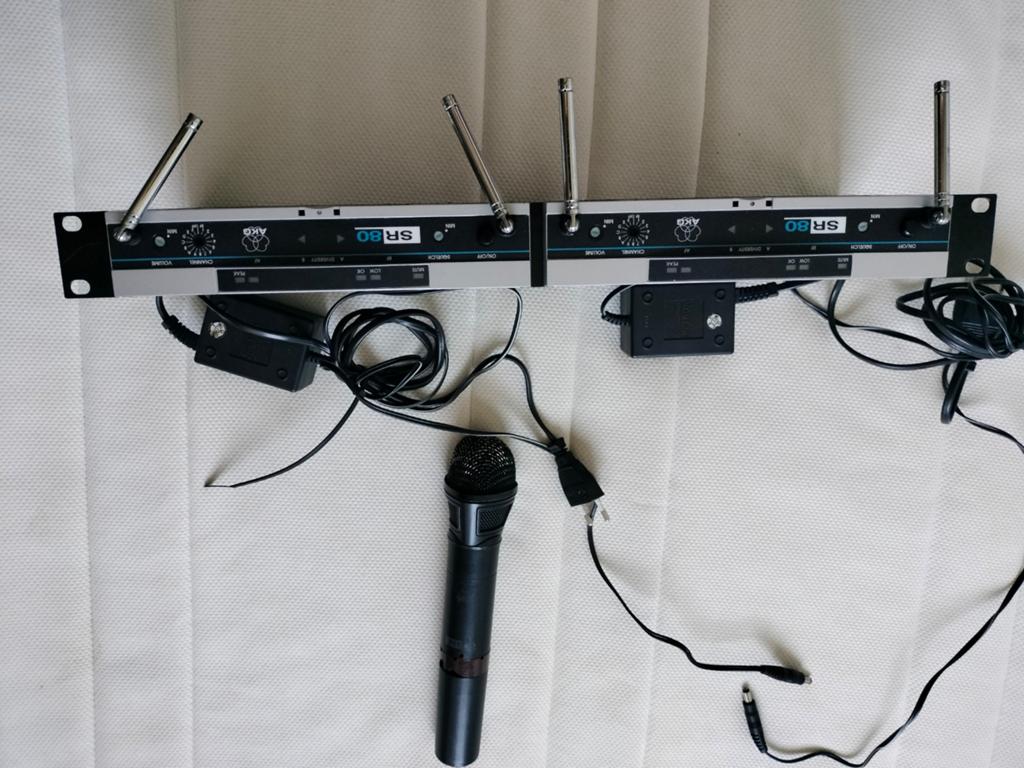 AKG SR80 Draadloze Microfoon Set met Ontvangers, Muziek en Instrumenten, Microfoons, Ophalen of Verzenden