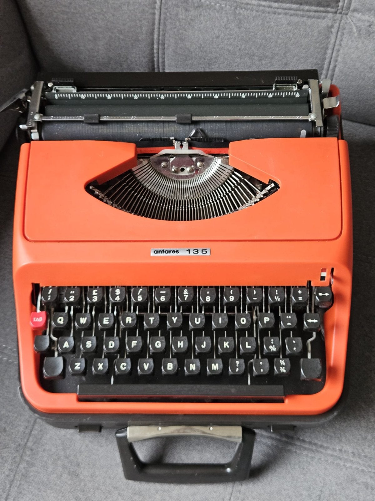 Antares 135 Vintage Typewriter with Original Carrying Case, Ophalen of Verzenden, Zo goed als nieuw