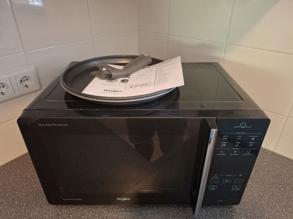 Combimagnetron Whirlpool MCP 349 BL Zwart, Ophalen, Combimagnetron, Zo goed als nieuw, Draaiplateau