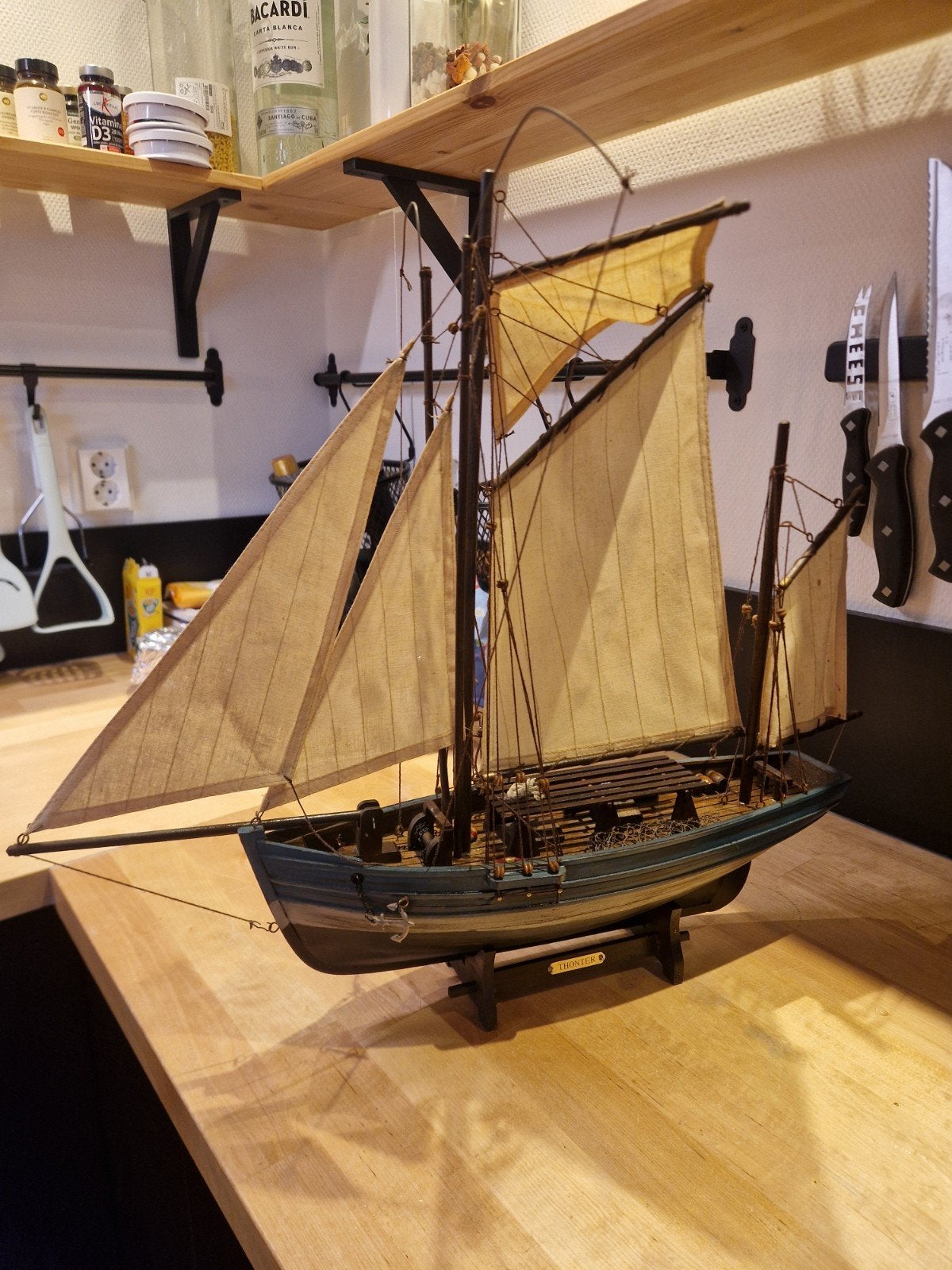 Thonier modelboot - Prachtig gedetailleerd scheepsmodel, Ophalen, Zo goed als nieuw, 1:50 tot 1:200, Overige merken