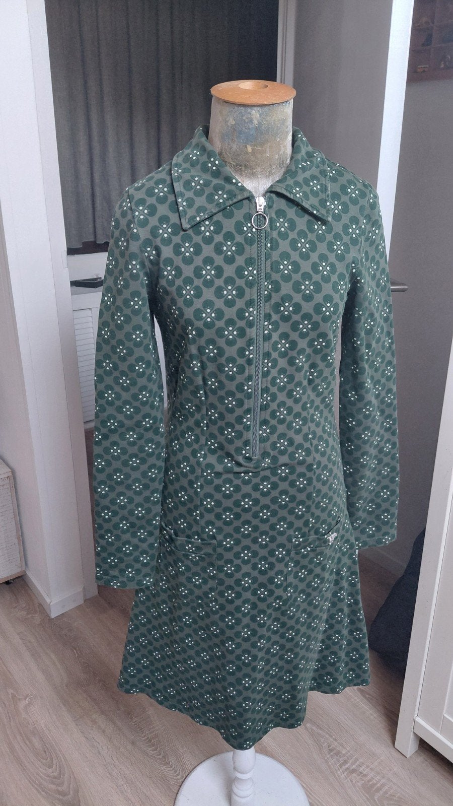 Tante Betsy jurk met bloemenprint en rits - Maat S, Kleding | Dames, Jurken, Tante Betsy, Ophalen of Verzenden, Zo goed als nieuw