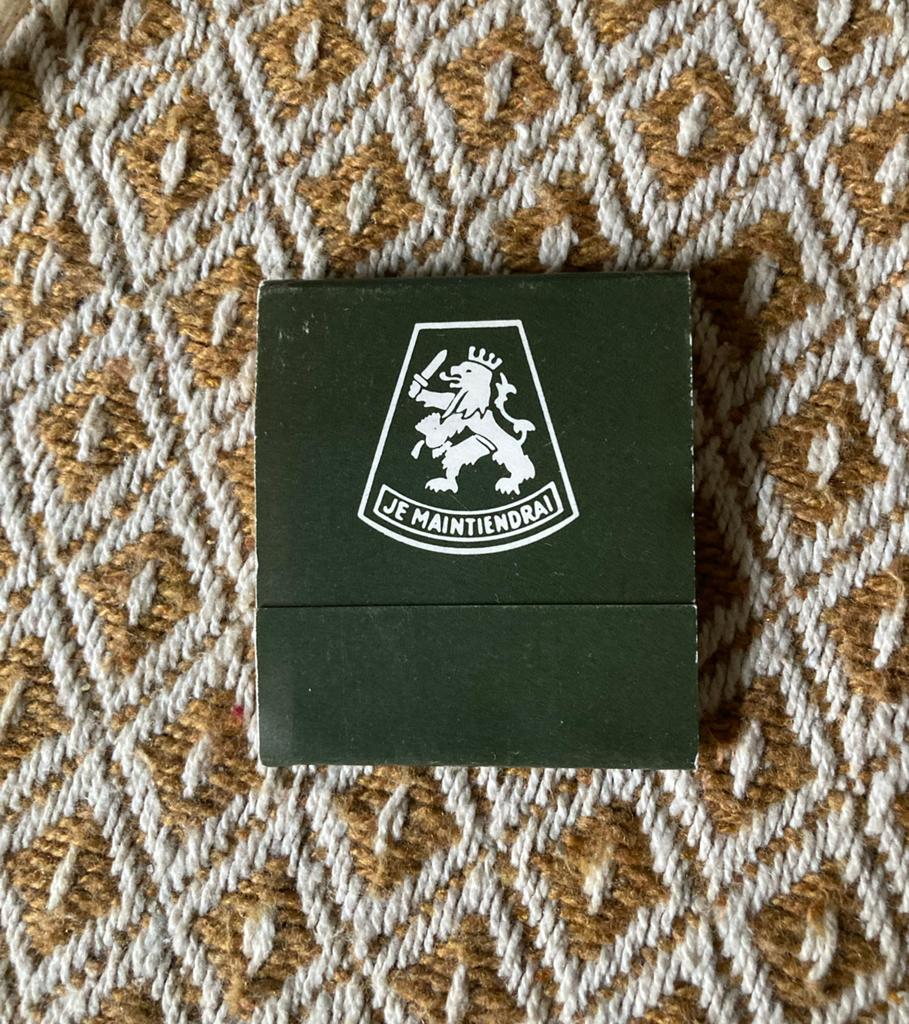 Vintage luciferboekje 'Je Maintiendrai' zgan, Ophalen of Verzenden, Landmacht, Nederland
