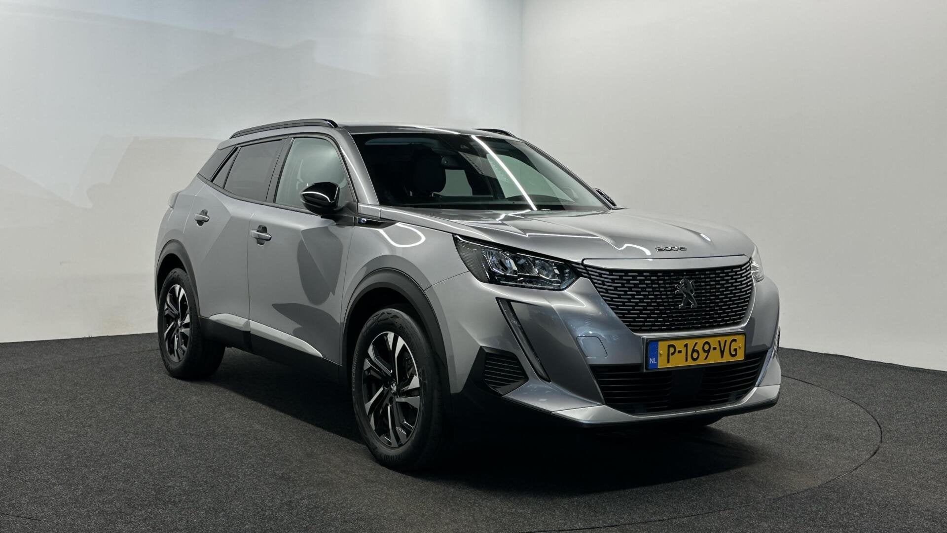 Peugeot e-2008 EV Allure Pack 50 kWh 3 FASE 92% SOH CAMERA E, Auto's, 330 km, Gebruikt, Met garantie (alle), Origineel Nederlands